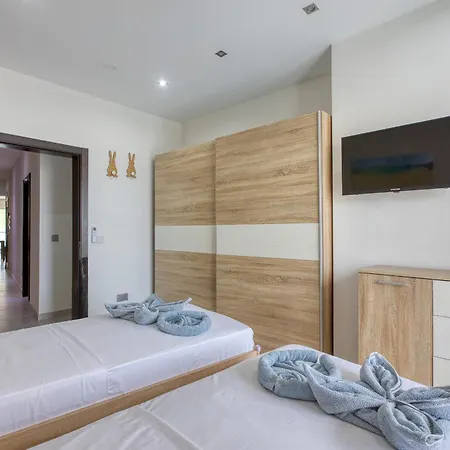 아파트 Modern 2 Bedroom Near The Bzar1-1