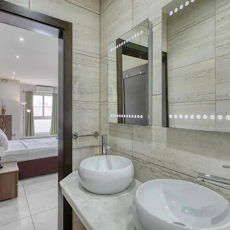 Modern 2 Bedroom Near The Bzar1-1 아파트 세인트폴스베이