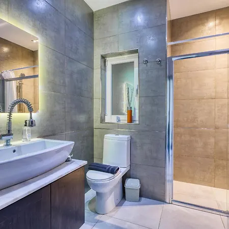 Modern 2 Bedroom Near The Bzar1-1 아파트 세인트폴스베이
