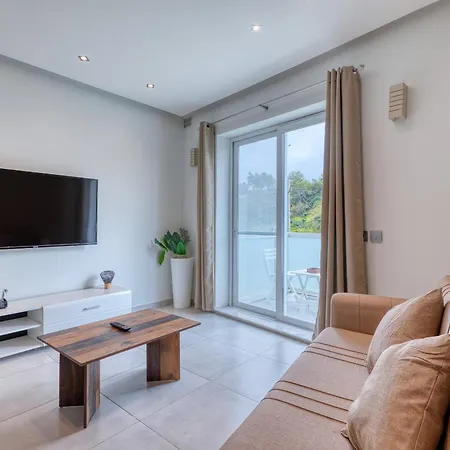 아파트 Modern 2 Bedroom Near The Bzar1-1 세인트폴스베이