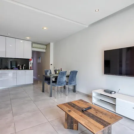 Modern 2 Bedroom Near The Bzar1-1 아파트