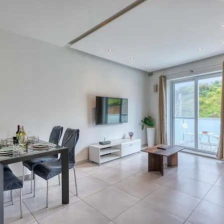 아파트 Modern 2 Bedroom Near The Bzar1-1 세인트폴스베이