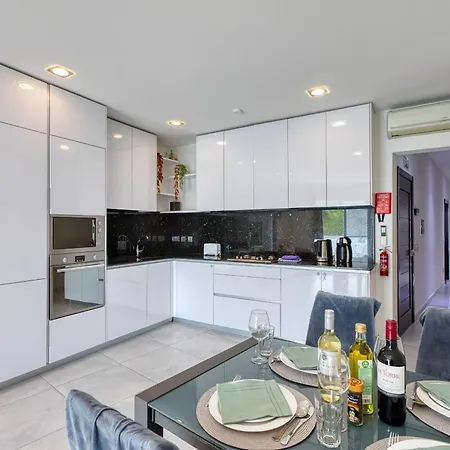 아파트 Modern 2 Bedroom Near The Bzar1-1 *