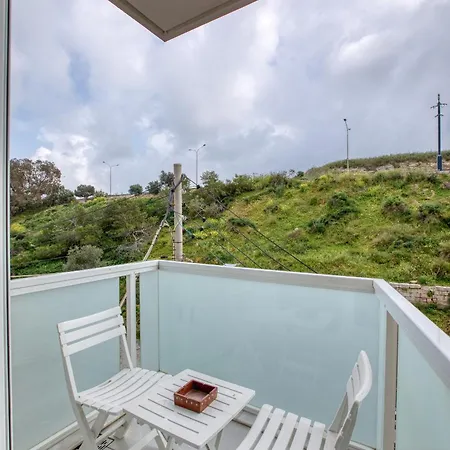 Modern 2 Bedroom Near The Bzar1-1 세인트폴스베이